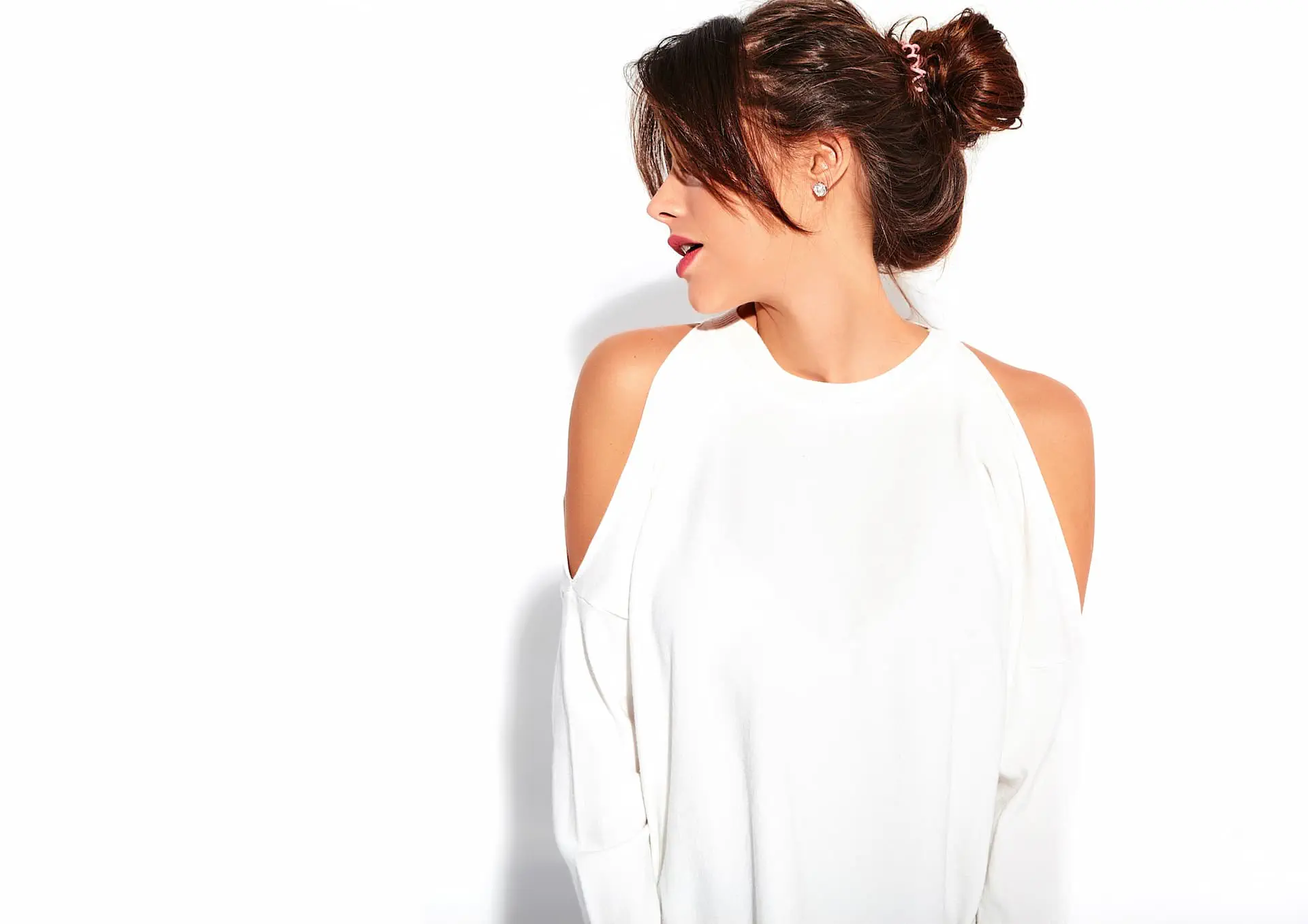 Eleganckie upięcie włosów typu kok - profesjonalna stylizacja w salonie fryzjerskim